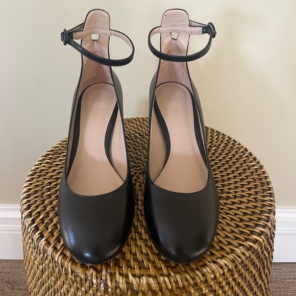 NWOT Stuart Weitzman Piper Black Ankle Pump Size 38 - Picture 2 of 8